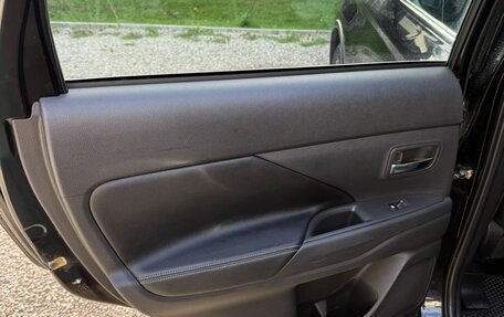 Mitsubishi Outlander III рестайлинг 3, 2015 год, 2 200 000 рублей, 11 фотография