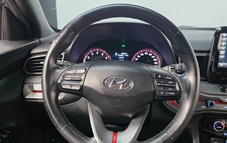 Hyundai Veloster II, 2018 год, 1 300 000 рублей, 7 фотография