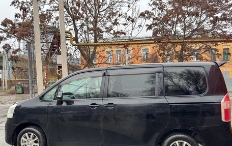 Toyota Noah III, 2008 год, 1 100 000 рублей, 2 фотография