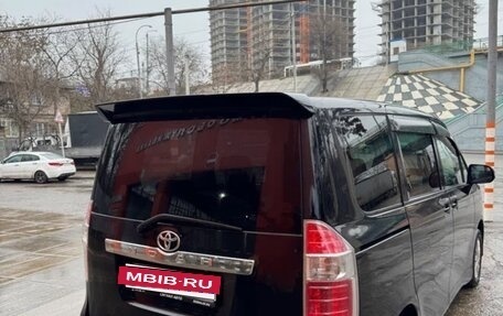 Toyota Noah III, 2008 год, 1 100 000 рублей, 4 фотография
