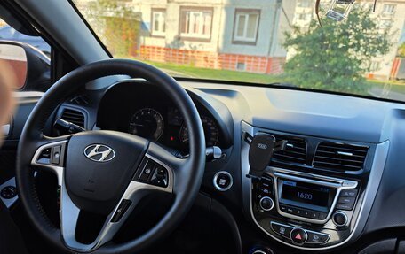 Hyundai Solaris II рестайлинг, 2015 год, 1 130 000 рублей, 11 фотография