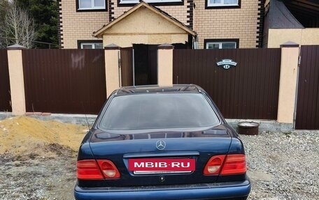 Mercedes-Benz E-Класс, 1997 год, 390 000 рублей, 6 фотография