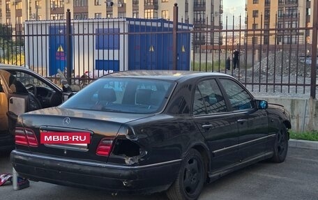 Mercedes-Benz E-Класс, 1998 год, 190 000 рублей, 2 фотография