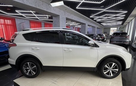 Toyota RAV4, 2018 год, 2 665 000 рублей, 6 фотография