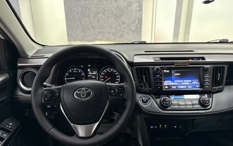 Toyota RAV4, 2018 год, 2 665 000 рублей, 31 фотография