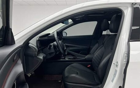 Hyundai Elantra, 2023 год, 1 310 000 рублей, 13 фотография