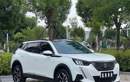 Peugeot 2008 II, 2022 год, 1 090 000 рублей, 3 фотография
