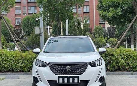 Peugeot 2008 II, 2022 год, 1 090 000 рублей, 2 фотография