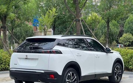 Peugeot 2008 II, 2022 год, 1 090 000 рублей, 4 фотография