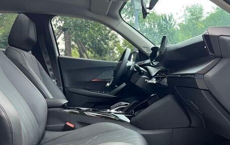 Peugeot 2008 II, 2022 год, 1 090 000 рублей, 11 фотография