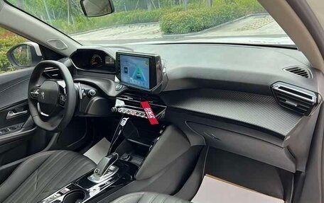 Peugeot 2008 II, 2022 год, 1 090 000 рублей, 10 фотография