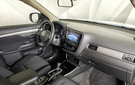 Mitsubishi Outlander III рестайлинг 3, 2018 год, 2 390 000 рублей, 13 фотография