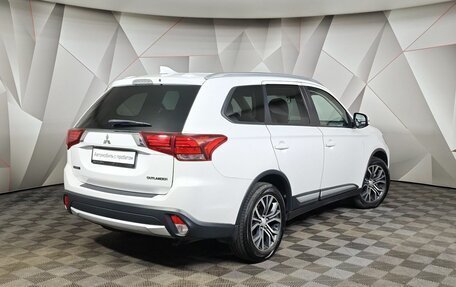 Mitsubishi Outlander III рестайлинг 3, 2018 год, 2 390 000 рублей, 2 фотография