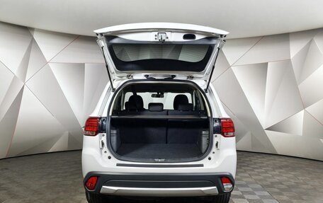 Mitsubishi Outlander III рестайлинг 3, 2018 год, 2 390 000 рублей, 12 фотография