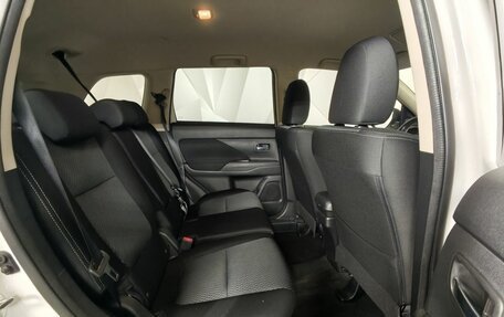 Mitsubishi Outlander III рестайлинг 3, 2018 год, 2 390 000 рублей, 16 фотография