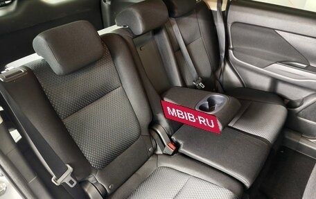 Mitsubishi Outlander III рестайлинг 3, 2018 год, 2 390 000 рублей, 17 фотография