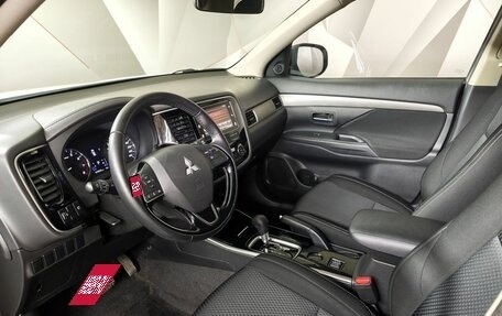 Mitsubishi Outlander III рестайлинг 3, 2018 год, 2 390 000 рублей, 19 фотография