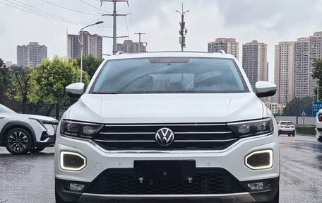 Volkswagen T-Roc I, 2022 год, 1 775 026 рублей, 2 фотография