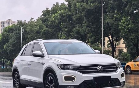 Volkswagen T-Roc I, 2022 год, 1 775 026 рублей, 3 фотография