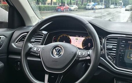 Volkswagen T-Roc I, 2022 год, 1 775 026 рублей, 12 фотография