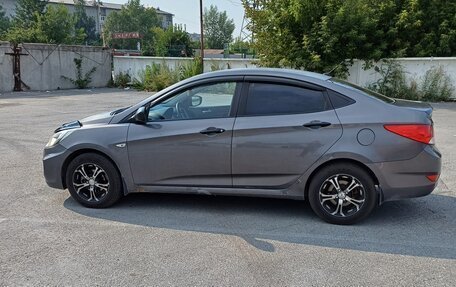 Hyundai Solaris II рестайлинг, 2011 год, 620 000 рублей, 2 фотография