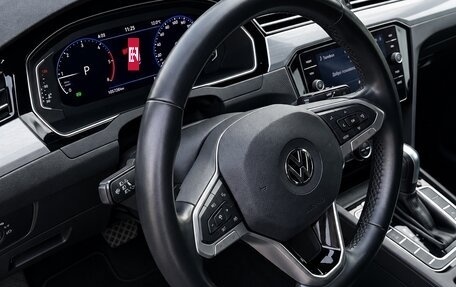 Volkswagen Passat B8 рестайлинг, 2019 год, 2 830 000 рублей, 12 фотография