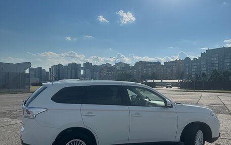 Mitsubishi Outlander III рестайлинг 3, 2013 год, 1 200 000 рублей, 5 фотография