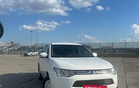 Mitsubishi Outlander III рестайлинг 3, 2013 год, 1 200 000 рублей, 3 фотография