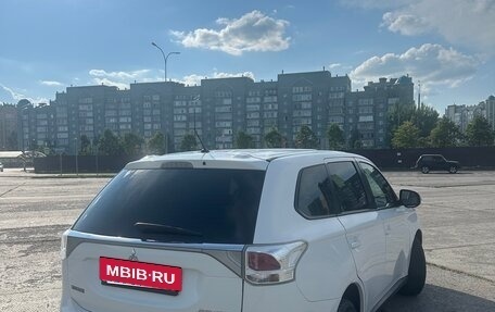 Mitsubishi Outlander III рестайлинг 3, 2013 год, 1 200 000 рублей, 6 фотография