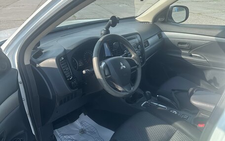 Mitsubishi Outlander III рестайлинг 3, 2013 год, 1 200 000 рублей, 18 фотография