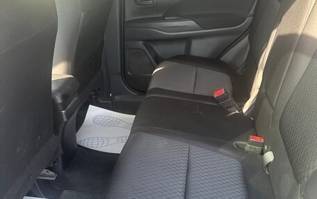 Mitsubishi Outlander III рестайлинг 3, 2013 год, 1 200 000 рублей, 20 фотография