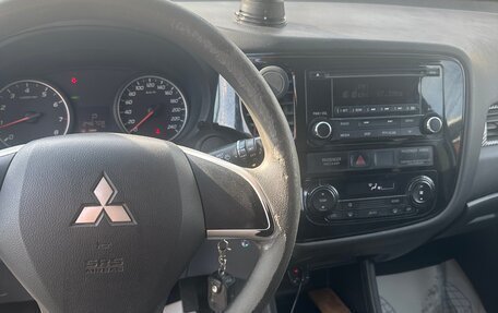 Mitsubishi Outlander III рестайлинг 3, 2013 год, 1 200 000 рублей, 17 фотография