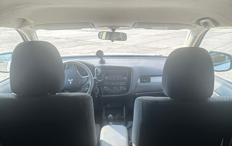 Mitsubishi Outlander III рестайлинг 3, 2013 год, 1 200 000 рублей, 14 фотография