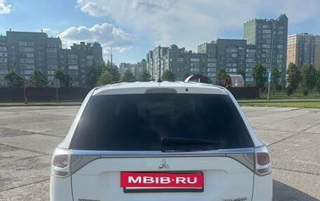 Mitsubishi Outlander III рестайлинг 3, 2013 год, 1 200 000 рублей, 7 фотография