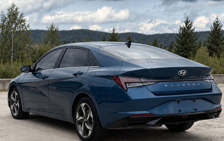 Hyundai Elantra, 2023 год, 1 950 000 рублей, 16 фотография