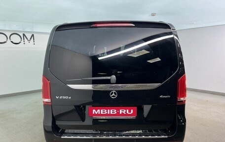 Mercedes-Benz V-Класс, 2019 год, 4 790 000 рублей, 4 фотография