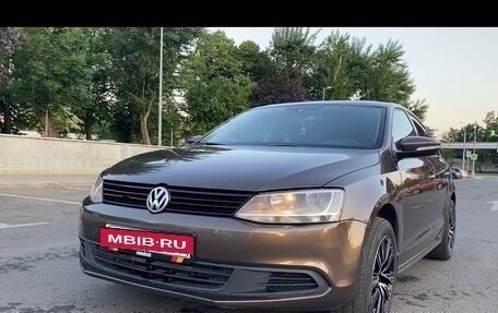 Volkswagen Jetta VI, 2012 год, 1 050 000 рублей, 2 фотография
