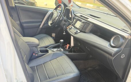 Toyota RAV4, 2016 год, 2 050 000 рублей, 11 фотография