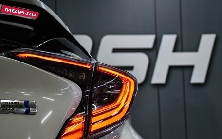 Toyota C-HR I рестайлинг, 2018 год, 2 299 000 рублей, 8 фотография