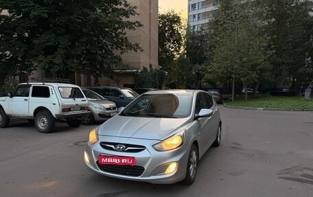 Hyundai Solaris II рестайлинг, 2012 год, 700 000 рублей, 1 фотография