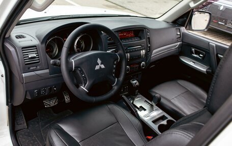 Mitsubishi Pajero IV, 2014 год, 1 695 000 рублей, 13 фотография