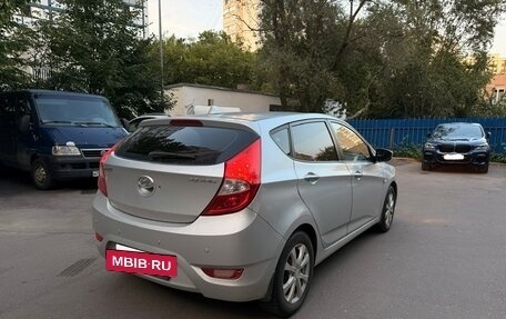 Hyundai Solaris II рестайлинг, 2012 год, 700 000 рублей, 5 фотография