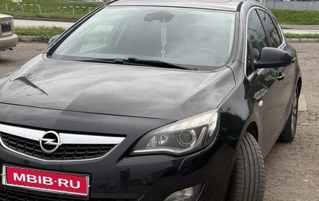 Opel Astra J, 2011 год, 630 000 рублей, 1 фотография