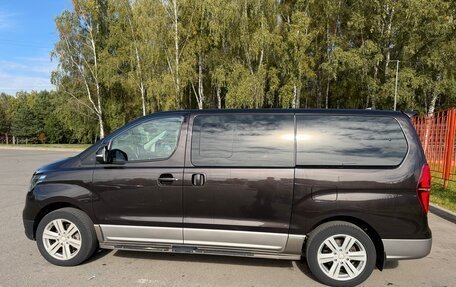 Hyundai Grand Starex Grand Starex I рестайлинг 2, 2018 год, 3 650 000 рублей, 3 фотография