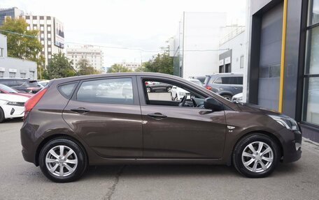 Hyundai Solaris II рестайлинг, 2015 год, 1 000 000 рублей, 4 фотография