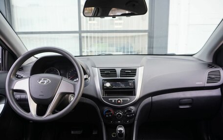 Hyundai Solaris II рестайлинг, 2015 год, 1 000 000 рублей, 12 фотография