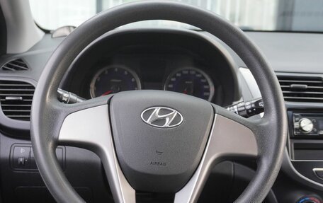 Hyundai Solaris II рестайлинг, 2015 год, 1 000 000 рублей, 14 фотография