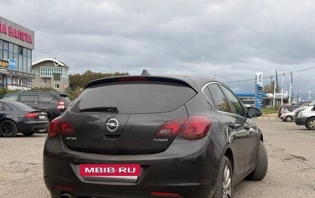Opel Astra J, 2011 год, 630 000 рублей, 2 фотография