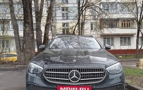 Mercedes-Benz E-Класс, 2021 год, 3 850 000 рублей, 1 фотография