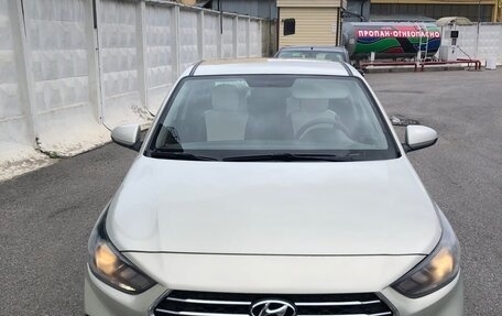 Hyundai Solaris II рестайлинг, 2018 год, 1 000 090 рублей, 1 фотография